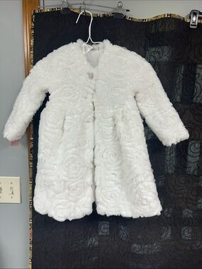 Girls' White Faux Fur Rose-Texture Coat